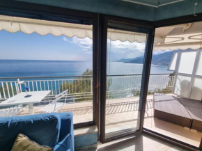 Cliffside apartment with stunning Riviera views, Ventimiglia